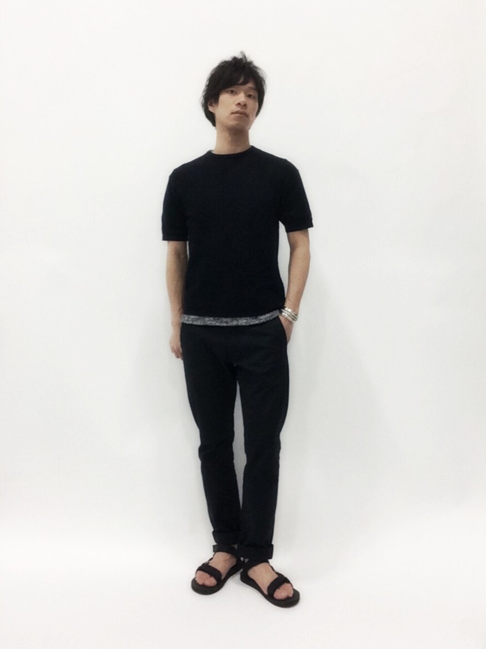 「モノトーン、EDIFICE、josephhomme、Mens bigi、ケーブルメッシュ」｜「EDIFICEのケーブルメッシュC/N S/S（ニット/セーター、ブルー系）」を使った、NandeyaNenさん（メンズ・180cm）の春コーディネートの1枚目の写真