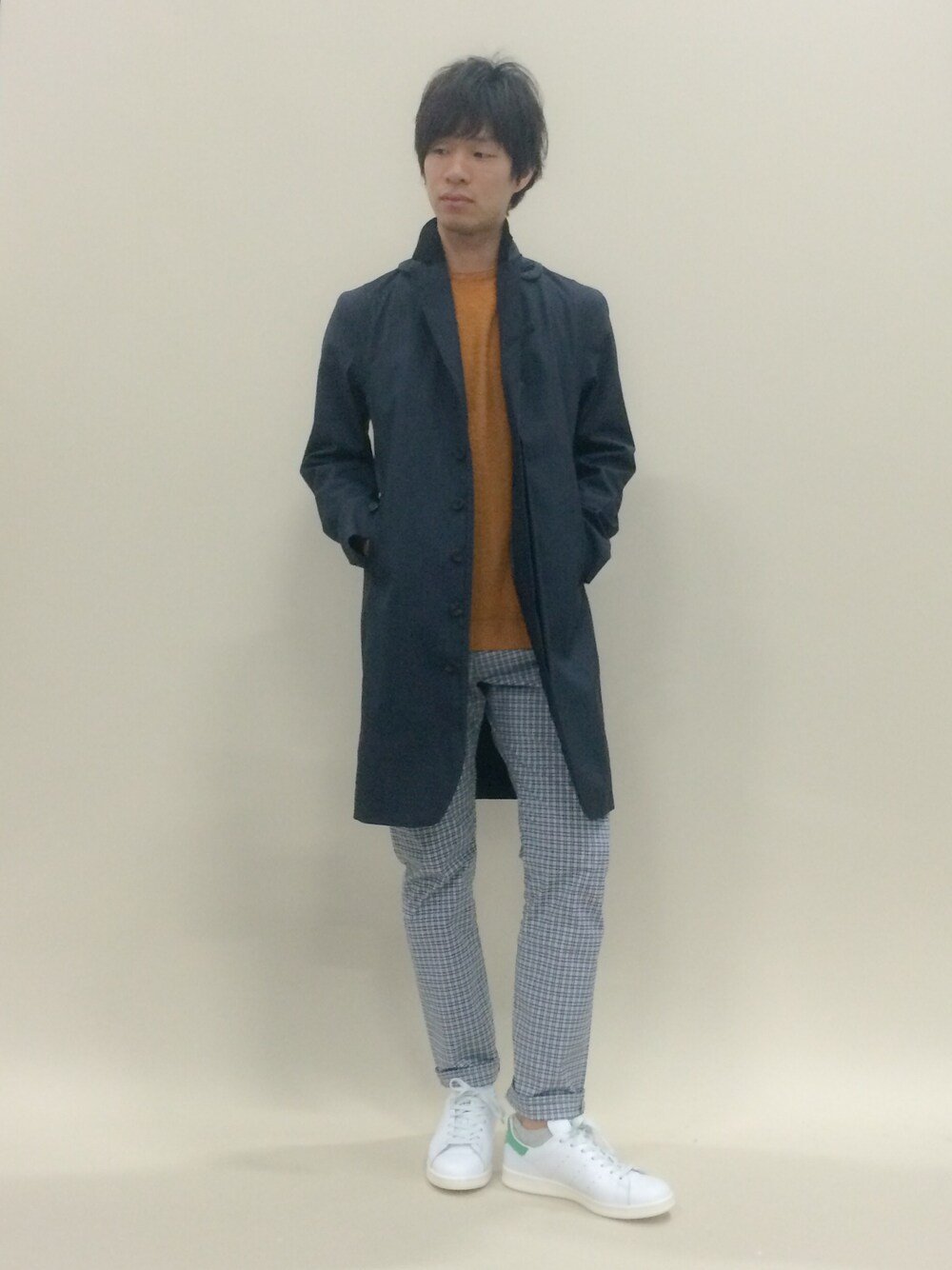 「チェスターコート、BEAMS、ストレッチパンツ、BEAMS LIGHTS、45R」｜「EDIFICEの◇リネン パイルボートネック 7ブ（ニット/セーター、イエロー系）」を使った、NandeyaNenさん（メンズ・180cm）の春コーディネートの1枚目の写真