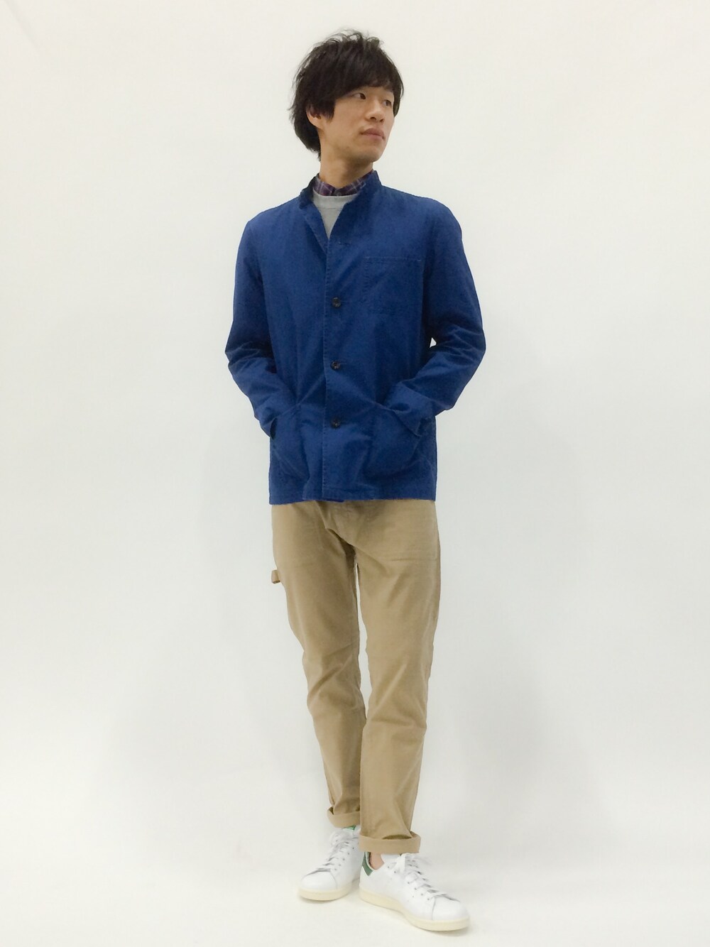 「ジャケット、チェックシャツ、ワーク、united arrows、LOUNGE LIZARD」｜「UNITED ARROWSのUAND INDIGOC/ALL（カバーオール、ブルー系）」を使った、NandeyaNenさん（メンズ・180cm）の春コーディネートの1枚目の写真