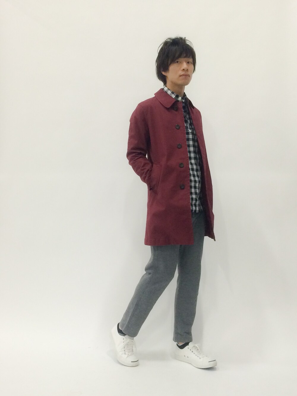 「チェックシャツ、スプリングコート、abahouse、URBAN RESEARCH DOORS、McGREGOR」｜「ABAHOUSEのｷﾞｬﾊﾞｸﾞﾘｽﾄｰﾝｺｰﾄ（ステンカラーコート、レッド系）」を使った、NandeyaNenさん（メンズ・180cm）の春コーディネートの1枚目の写真