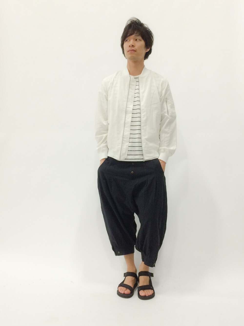 「Denime、MA-1、ボーダートップス、BLISS POINT、チャイハネ、パジャールパンツ」｜「チャイハネの【チャイハネ】バジャールメンズパンツ（その他パンツ、ブラック系）」を使った、NandeyaNenさん（メンズ・180cm）の春コーディネートの1枚目の写真