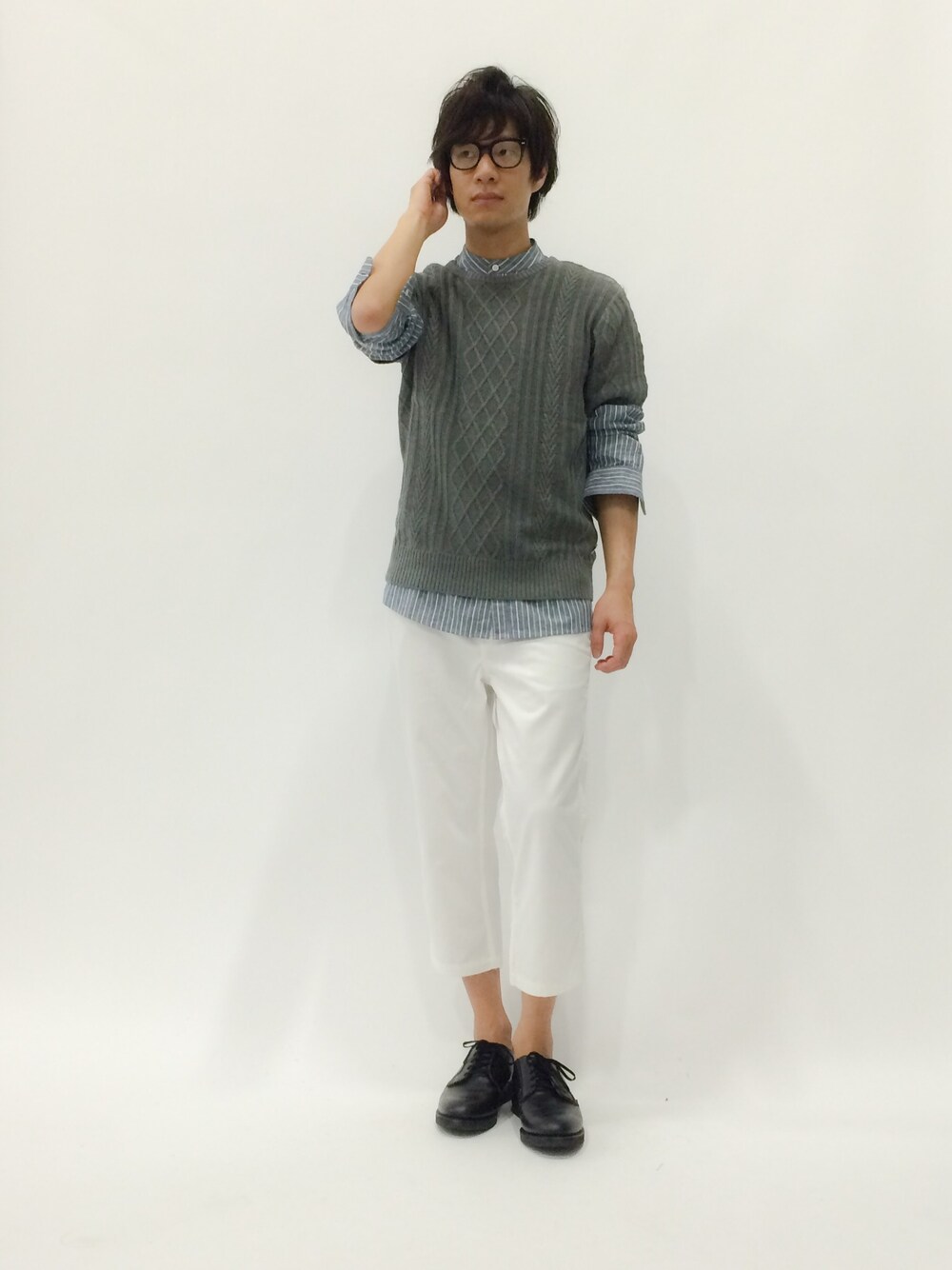 「Steven Alan、ホワイトパンツ、ANAP、base control、バンドカラーシャツ」｜「Steven AlanのSA 11 ST Band Collar SHT（シャツ/ブラウス、ブルー系）」を使った、NandeyaNenさん（メンズ・180cm）の春コーディネートの1枚目の写真