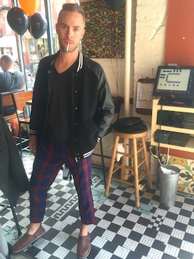 「TOPMAN（トップマン）のアイテム（スラックス）」を使った、Chris Fさん（メンズ・180cm）の秋コーディネート