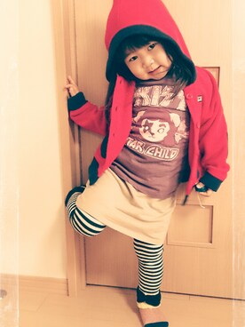 「official kiss merchandiseのアイテム（Tシャツ/カットソー、パープル系）」を使った、niiiinaさん（キッズ・130cm）の秋コーディネート