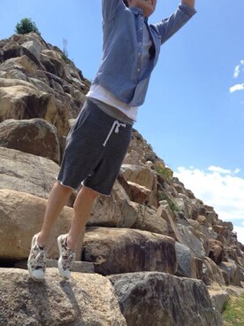 「H&M（エイチ・アンド・エム）のアイテム（その他パンツ、グレー系）」を使った、Eden Lさん（165cm）の夏コーディネート