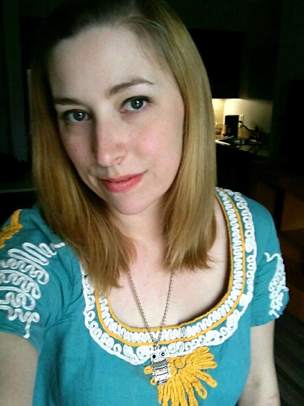 「thrifted、knit、summer、Portland、USA」｜「FCUKのアイテム（ワンピース、ブルー系）」を使った、Meredith Bayneさん（レディース・170cm）の秋コーディネートの1枚目の写真