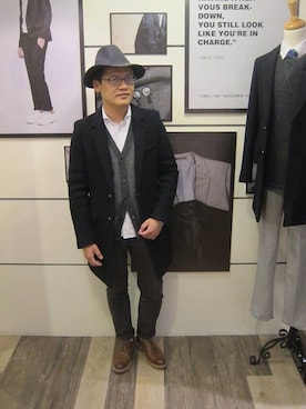 「plain-me（プレインミー）のアイテム（チェスターコート）」を使った、吳俊修さん（メンズ・170cm）の秋コーディネート