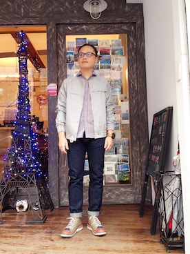 「plain-me（プレインミー）のアイテム（ミリタリージャケット）」を使った、吳俊修さん（メンズ・170cm）の秋コーディネート