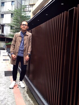 「blue」｜「アイテム（ステンカラーコート）」を使った、吳俊修さん（メンズ・170cm）の秋コーディネート