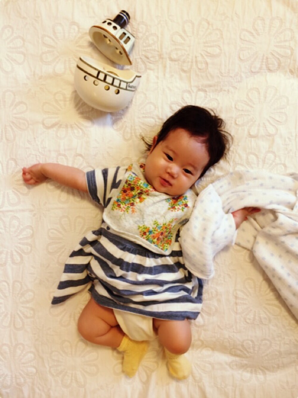 「ベビーコーデ、女の子、60cm」｜「HAKKA BABYのアイテム（スタイ/よだれかけ、グレー系）」を使った、nanachoさん（キッズ・60cm）の夏コーディネートの1枚目の写真