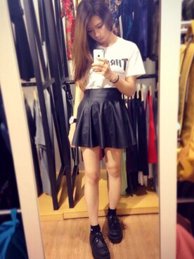 「THRASHER（スラッシャー）のTHRASHER MAG LOGO FLOCKEY PRINT Tee（Tシャツ/カットソー、ホワイト系）」を使った、Claire🍟さん（レディース・162cm）の秋コーディネート