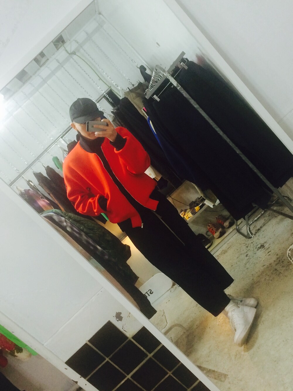 「RICK OWENS、NIKE、AIR FORCE 1、PRADA、COMME des GARCONS、GIVENCHY」｜「NIKEのアイテム（スニーカー、ホワイト系）」を使った、MASCHINOさん（メンズ・180cm）の春コーディネートの1枚目の写真