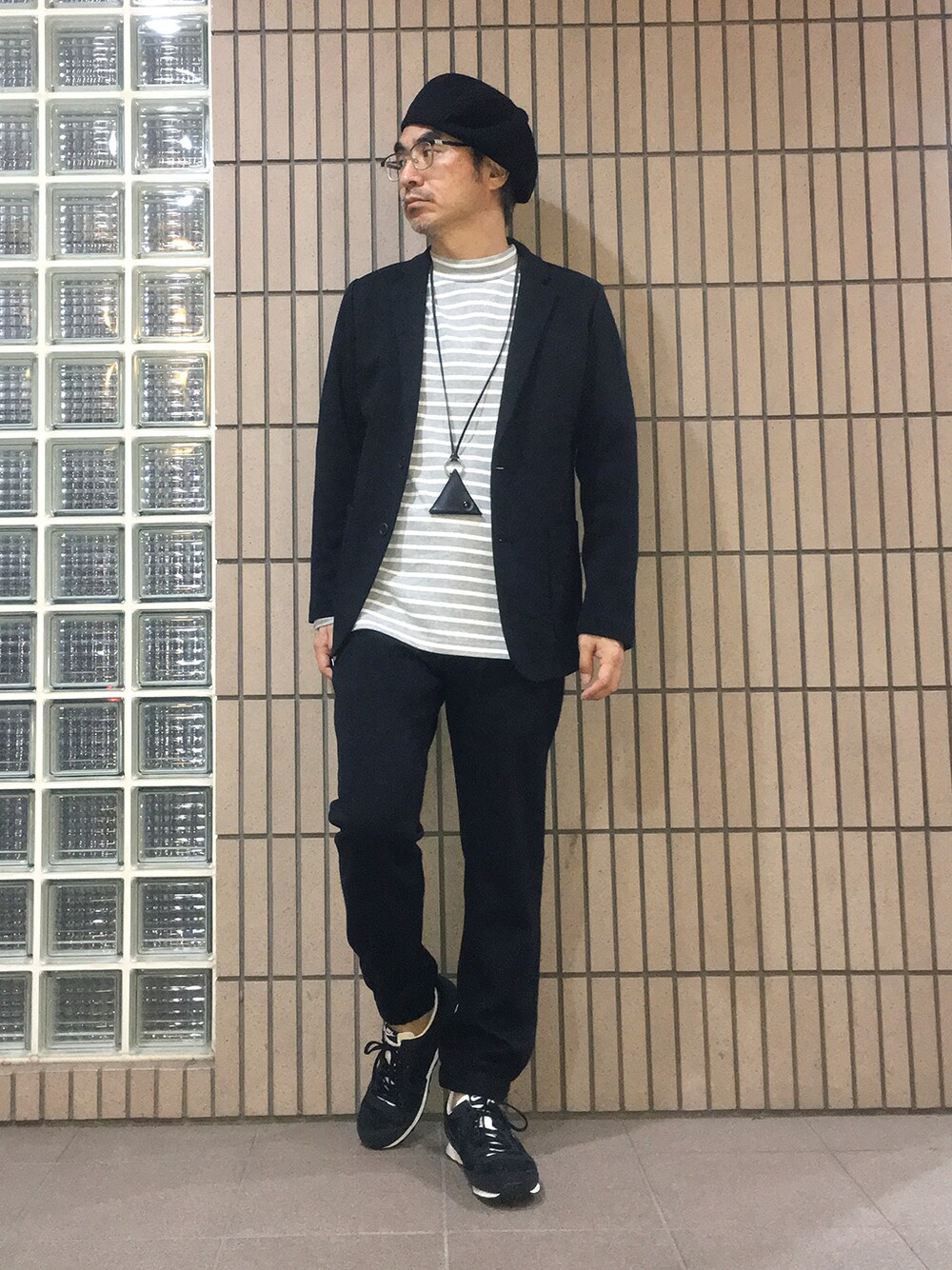「ベレー帽、モノトーンコーデ、ジョガーパンツ、ベレー帽推奨委員会」｜「UNIQLOのUNIQLO　コンフォートジャケット（ウールライク（テーラードジャケット、ブラック系）」を使った、Taka＠TeamSixtiesさん（メンズ・169cm）の秋コーディネートの1枚目の写真