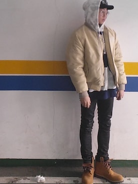 「アイテム（その他シューズ、イエロー系）」を使った、김재욱さん（メンズ・170cm）の春コーディネート