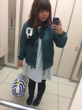 「アイテム（ナイロンジャケット、グリーン系）」を使った、アヤカさん（レディース・159cm）の冬コーディネート