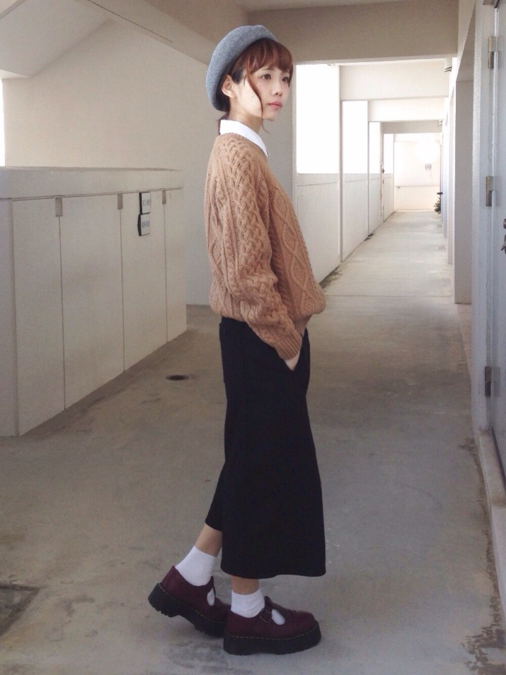 「UNIQLO、ﾙﾒｰﾙ、LEMAIRE、ガウチョパンツ、ベレー帽、ゆるコーデ、ゆるニット、キャメル」｜「JOURNAL STANDARD relumeのLAMBS WOOL アラン編みクルーネックプルオーバー_#（ニット/セーター、イエロー系）」を使った、浅倉 まいさん（レディース・158cm）の秋コーディネートの1枚目の写真