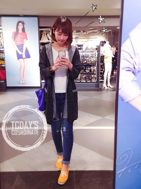 「丹寧」｜「アイテム（デニムパンツ）」を使った、Mayhuangさん（レディース・165cm）の春コーディネート