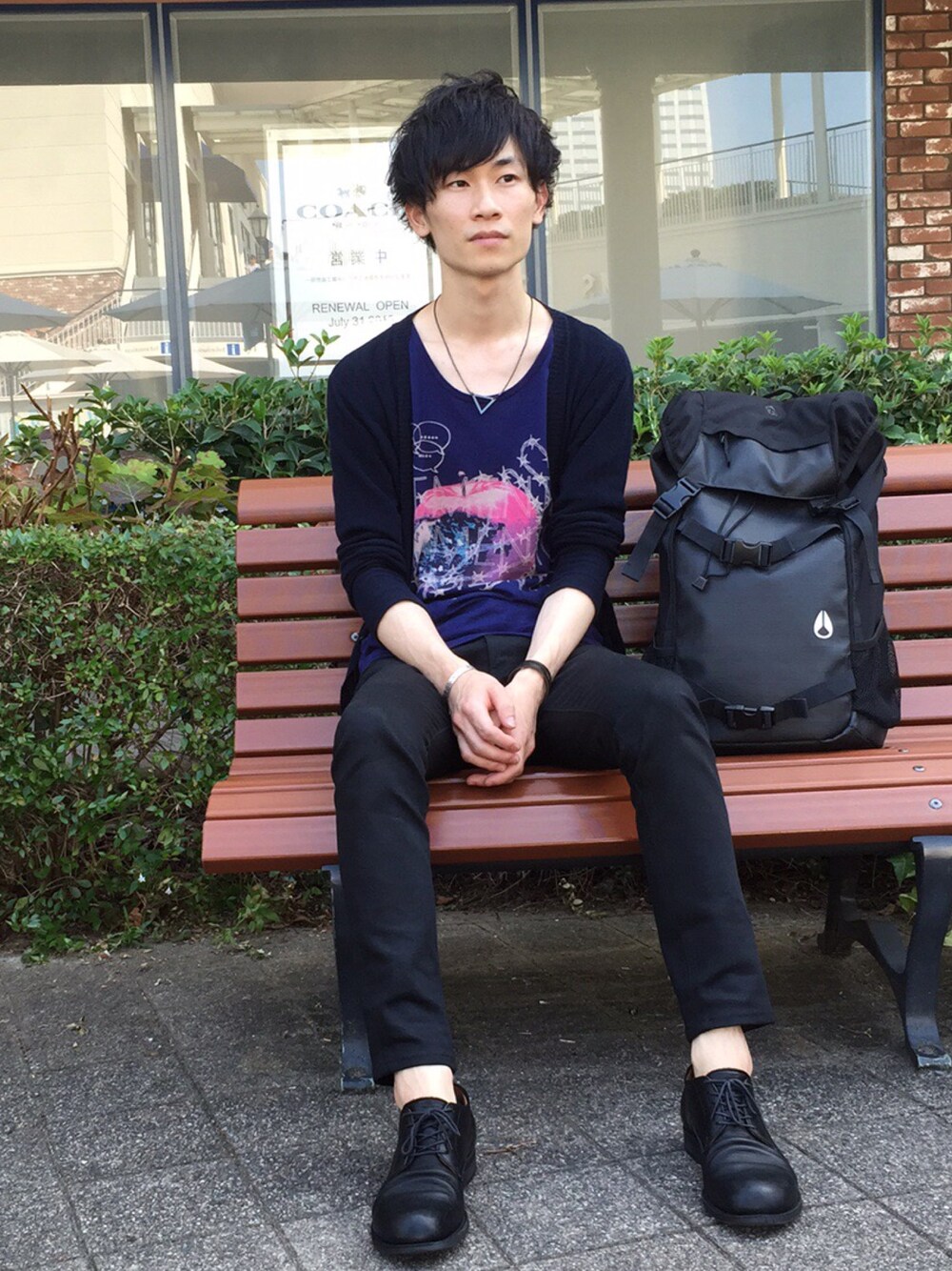 「シンブル、スキニーデニム、[Alexandros]、ロングカーディガン、シルバーアクセサリー、革靴」｜「SHAREEFのアイテム（Tシャツ/カットソー、ブルー系）」を使った、doonさん（メンズ・180cm）の夏コーディネートの1枚目の写真