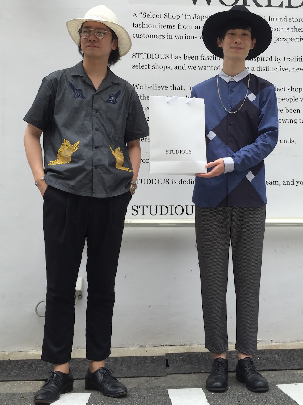 「ETHOSENS、2015AW、柄パンツ、柄シャツ、革靴、シルバーアクセサリー、ハット、STUDIOUS」｜「ETHOSENSのE215-201（その他、ブルー系）」を使った、doonさん（メンズ・180cm）の夏コーディネートの1枚目の写真