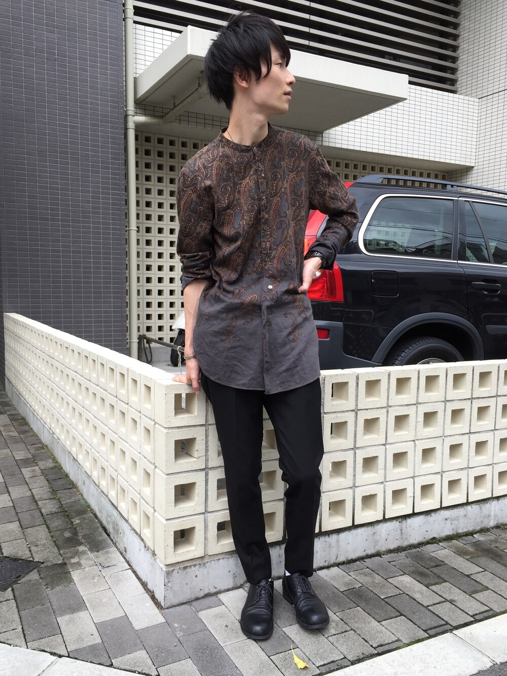 「総柄トップス、スタンドカラー、iroquois、ペイズリー、ロングシャツ、スラックス、LAD MUSICIAN、革靴」｜「Iroquoisの【Iroquois】PAINペイズリーロングSH（シャツ/ブラウス、グレー系）」を使った、doonさん（メンズ・180cm）の秋コーディネートの1枚目の写真