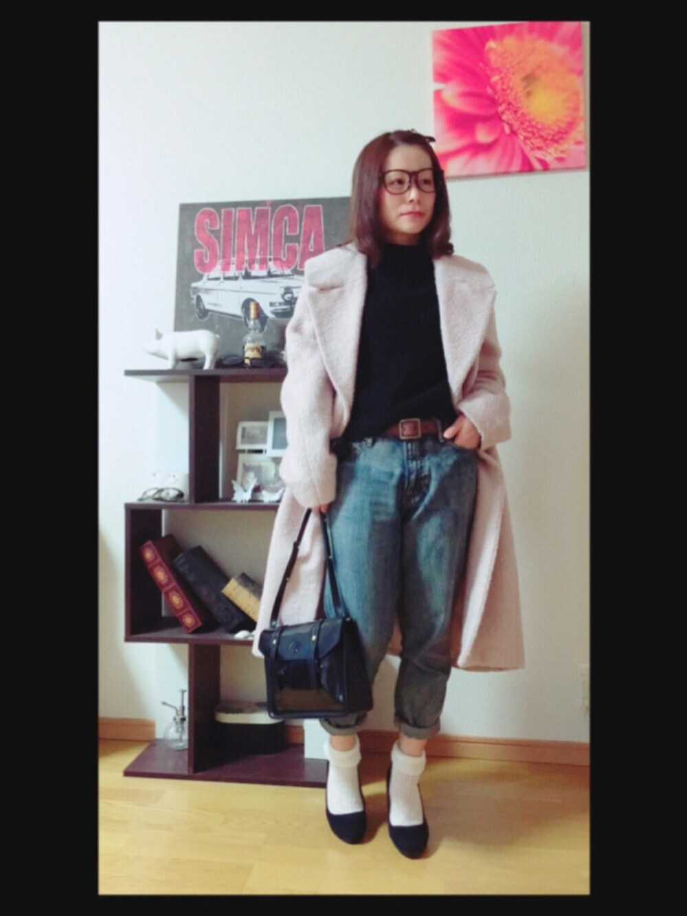 「シンプルコーデ、デニムパンツ、ピンク、オトナカジュアル、めがね、パンツスタイル、ボーイフレンドデニム」｜「Supreme.La.La.の【non-no１２月号掲載】ビックコート（その他アウター、ピンク系）」を使った、あゆさん（レディース・152cm）の冬コーディネートの1枚目の写真