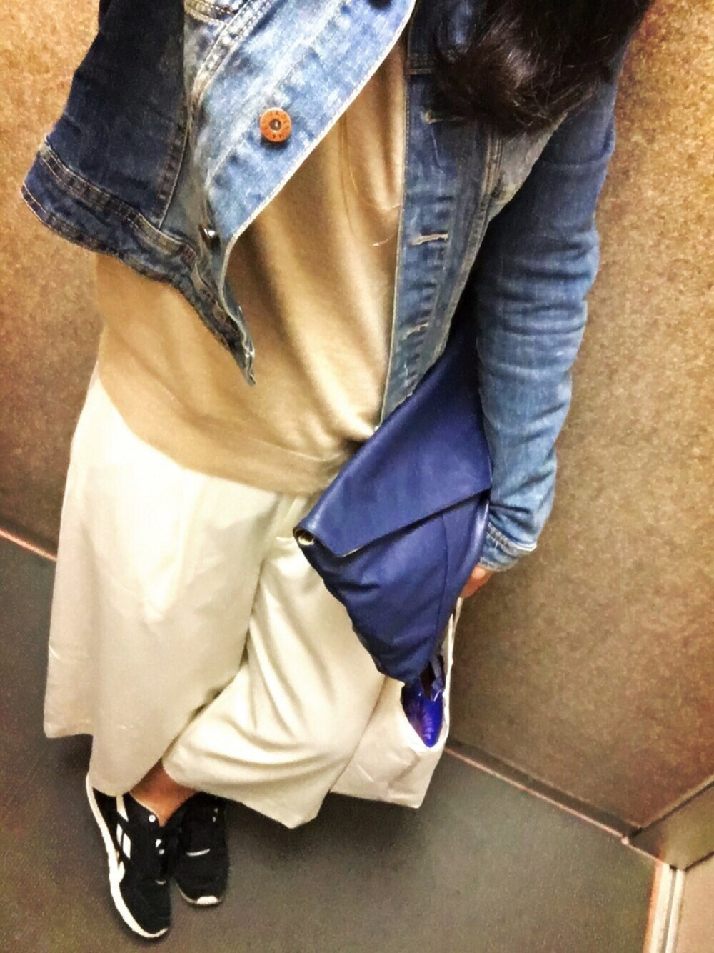 「BLISS POINTのシンプルクラッチバッグ/548288（クラッチバッグ、ブルー系）」を使った、みきてぃさん（レディース・162cm）の春コーディネートの1枚目の写真