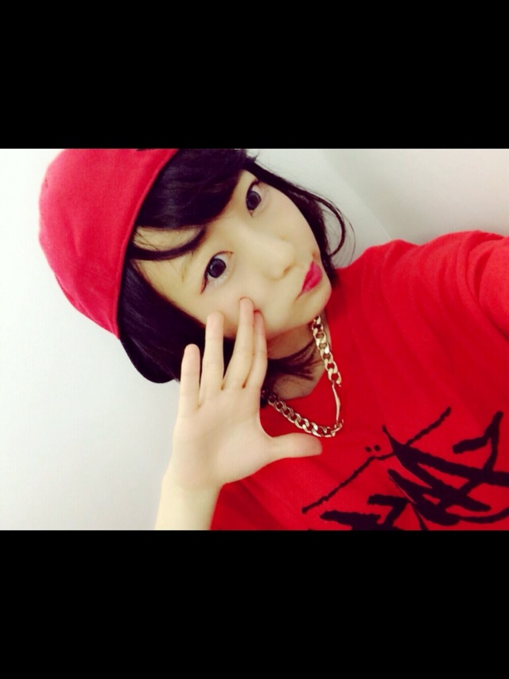 「stussy、赤リップ、赤」｜「STUSSYのアイテム（Tシャツ/カットソー、レッド系）」を使った、えりかさん（レディース・153cm）の夏コーディネートの1枚目の写真