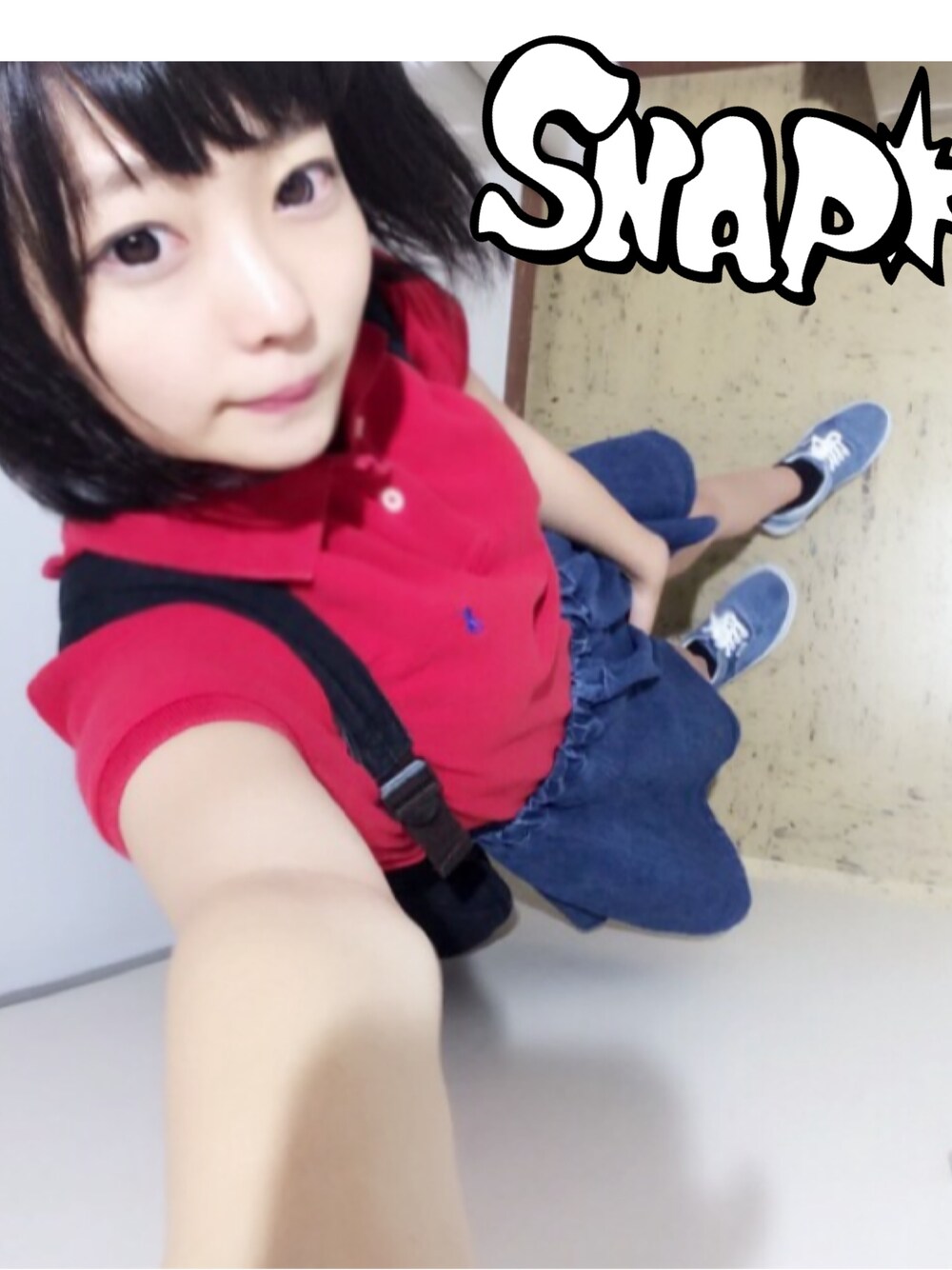 「デニム、デニムスカート、ポロシャツ、Ralph Lauren、赤、VANS、スニーカー」｜「POLO RALPH LAURENのアイテム（ポロシャツ、レッド系）」を使った、えりかさん（レディース・153cm）の秋コーディネートの1枚目の写真