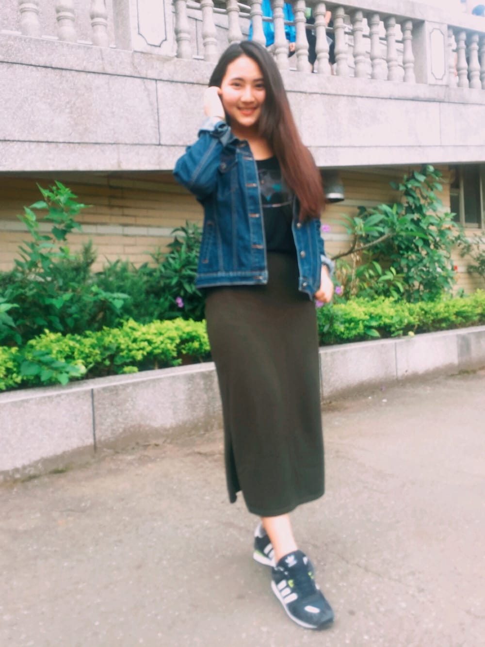 「coca（ANDEX shoes product）のアイテム（Tシャツ/カットソー、ブラック系）」を使った、tiffanyさん（レディース・154cm）の春コーディネートの1枚目の写真