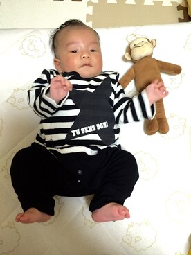 「アイテム（ロンパース、ブラック系）」を使った、きー坊さん（キッズ・70cm）の春コーディネート