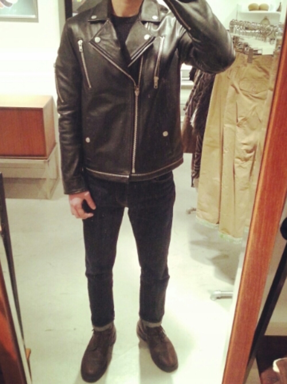 Surface to Airのライダースジャケットを使った人気ファッション