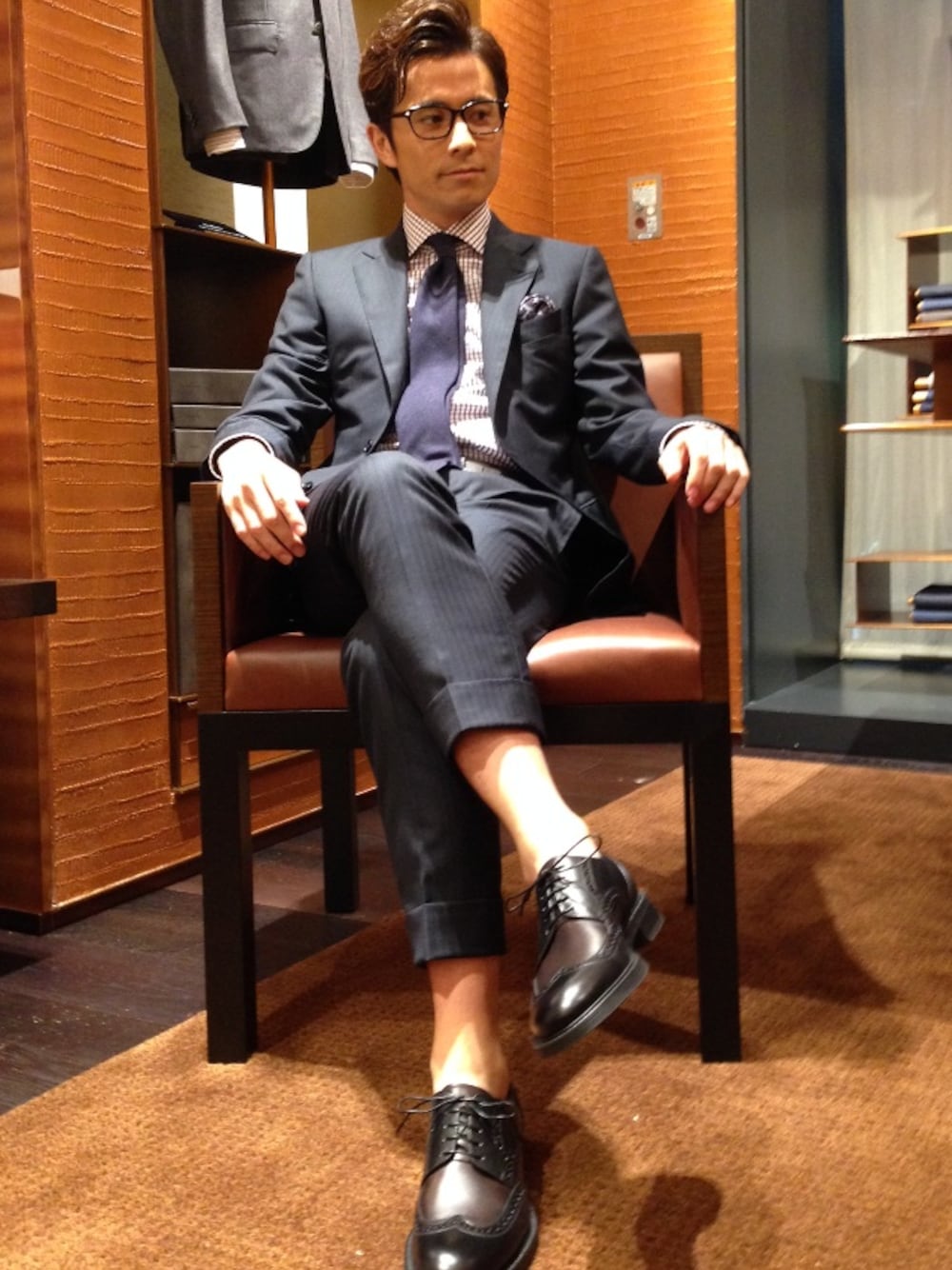「ZEGNAのアイテム（セットアップ、ブラック系）」を使った、オリエンタルラジオ藤森さん（メンズ・170cm）の夏コーディネートの1枚目の写真