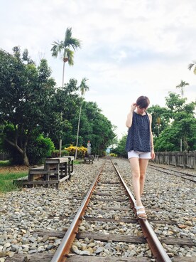 「BIRKENSTOCK（ビルケンシュトック）のアイテム（サンダル、ホワイト系）」を使った、Olinaさん（レディース・162cm）の秋コーディネート