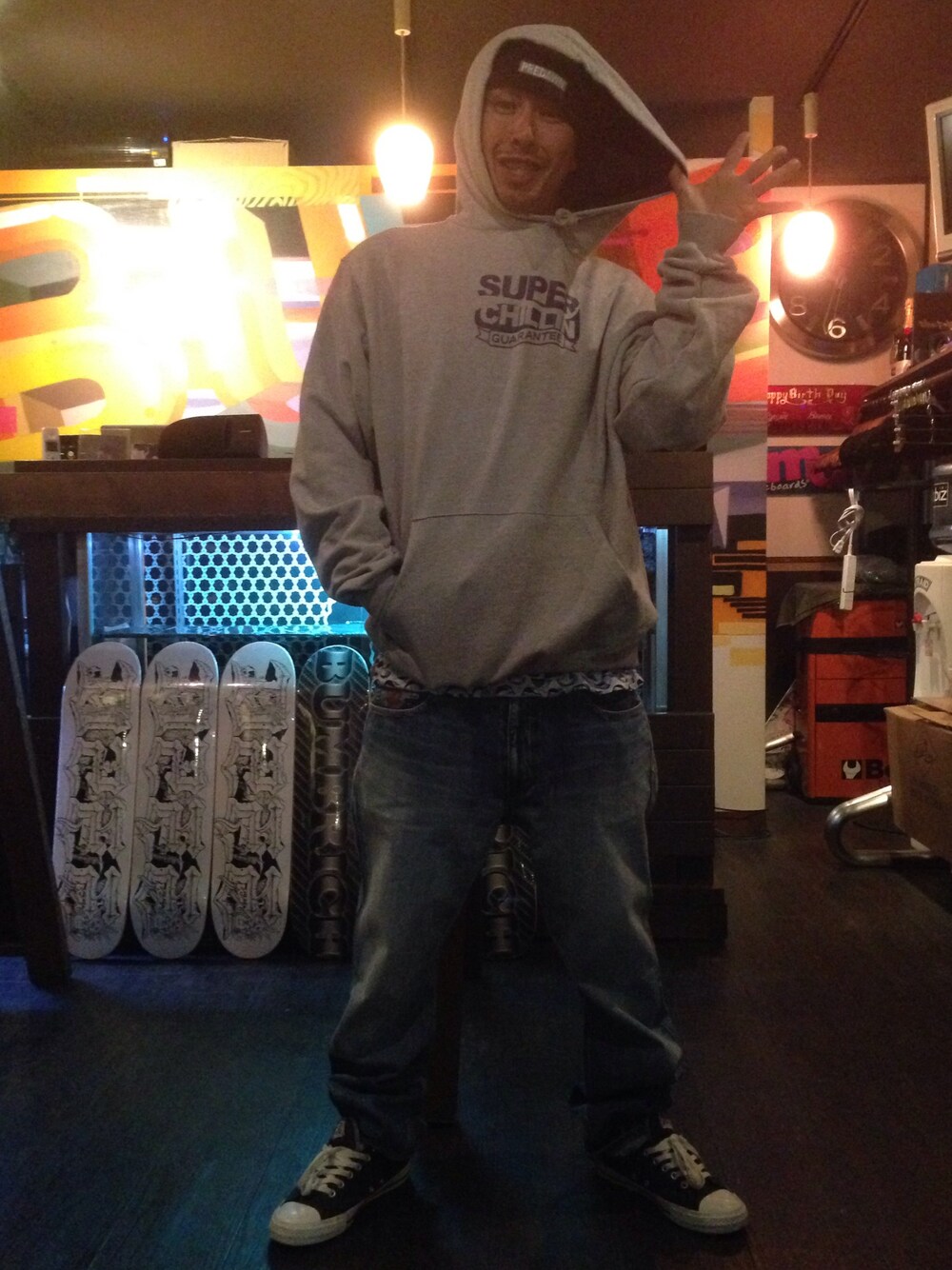 「ryujin、BUMBRICH、PREDAWN、duppies、NIXON」｜「Prillmalのアイテム（パーカー、グレー系）」を使った、BUMBRICHさん（メンズ・172cm）の秋コーディネートの1枚目の写真