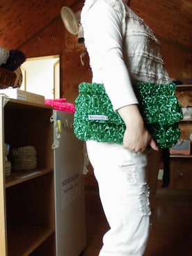 「soranocolor（ソラノカラー）の"forest flavor??" gummy candy clutch bag（クラッチバッグ、グリーン系）」を使った、reeさん（レディース・158cm）の春コーディネート