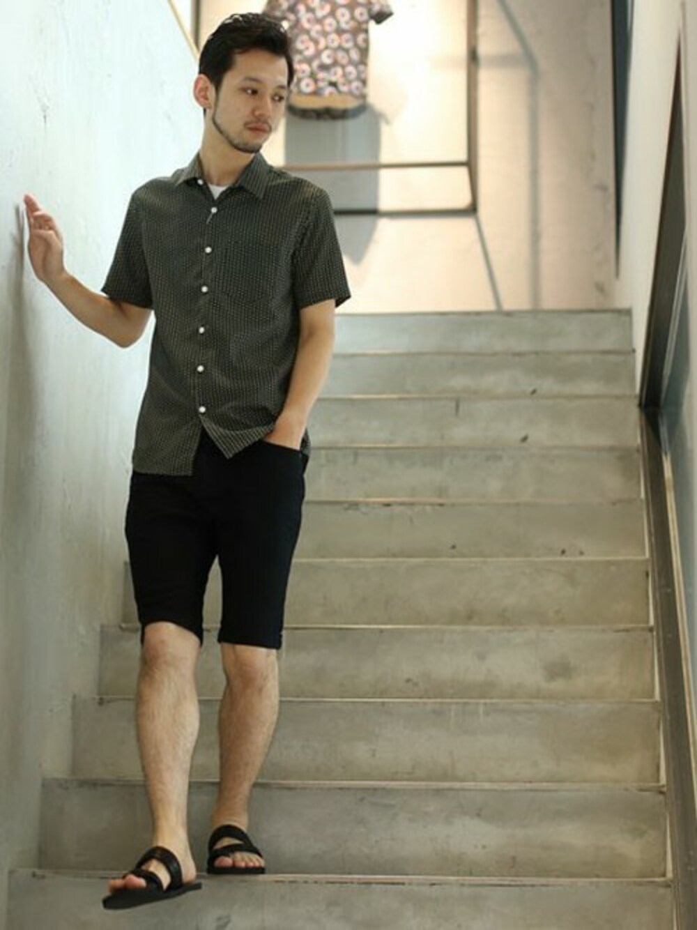 「STUDIOUSのSTUDIOUS 幾何学柄半袖シャツ MADE IN JAPAN（シャツ/ブラウス、グリーン系）」を使った、IWASEさん（メンズ・170cm）の夏コーディネートの1枚目の写真