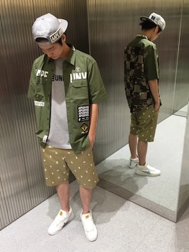 「AAPE BY A BATHING APE（エーエイプバイアベイシングエイプ）のアイテム（パンツ）」を使った、吉田隼太郎さん（メンズ・180cm）の夏コーディネート