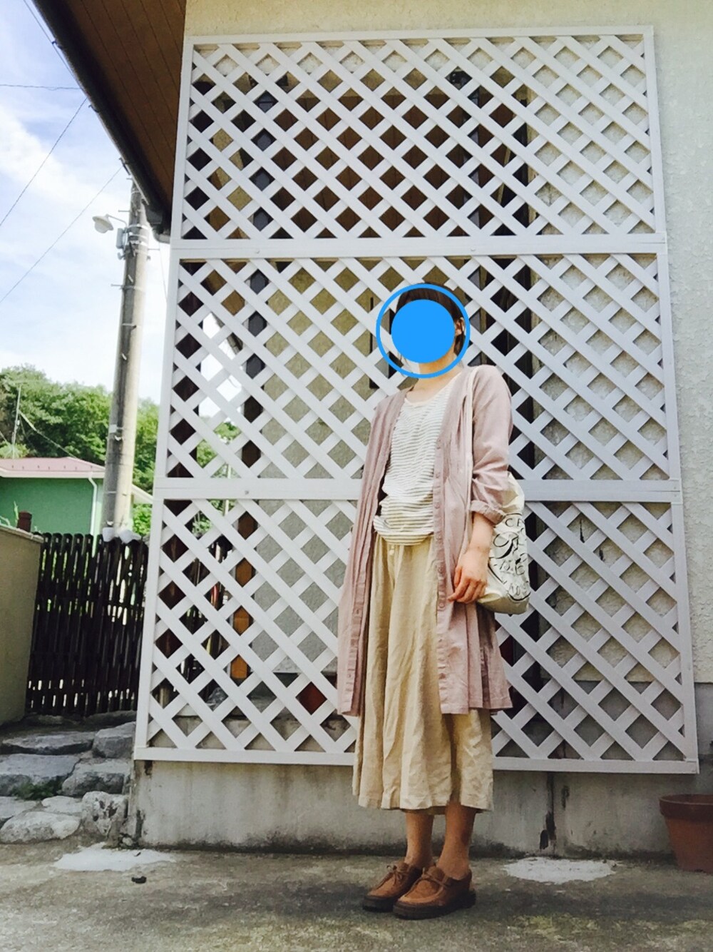 「ベージュコーデ、ワンピース、はおり、エコバッグ」｜「Samansa Mos2のアイテム（タンクトップ、ベージュ系）」を使った、きゃおさん（レディース・167cm）の夏コーディネートの1枚目の写真