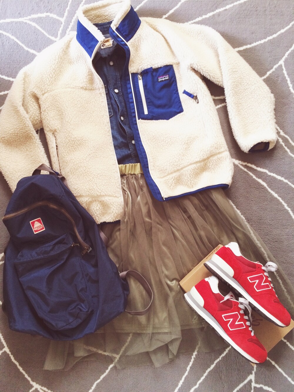 「チュールスカート、カーキスカート、New Balance、赤スニーカー、patagonia、もこもこ、キッズ、フェススタイル、クリスマス2014(レッド×グリーン)、CDJ14/15」｜「NEW BALANCEのNew Balance ML72（スニーカー、レッド系）」を使った、chika   rrrさん（レディース・151cm）の冬コーディネートの1枚目の写真