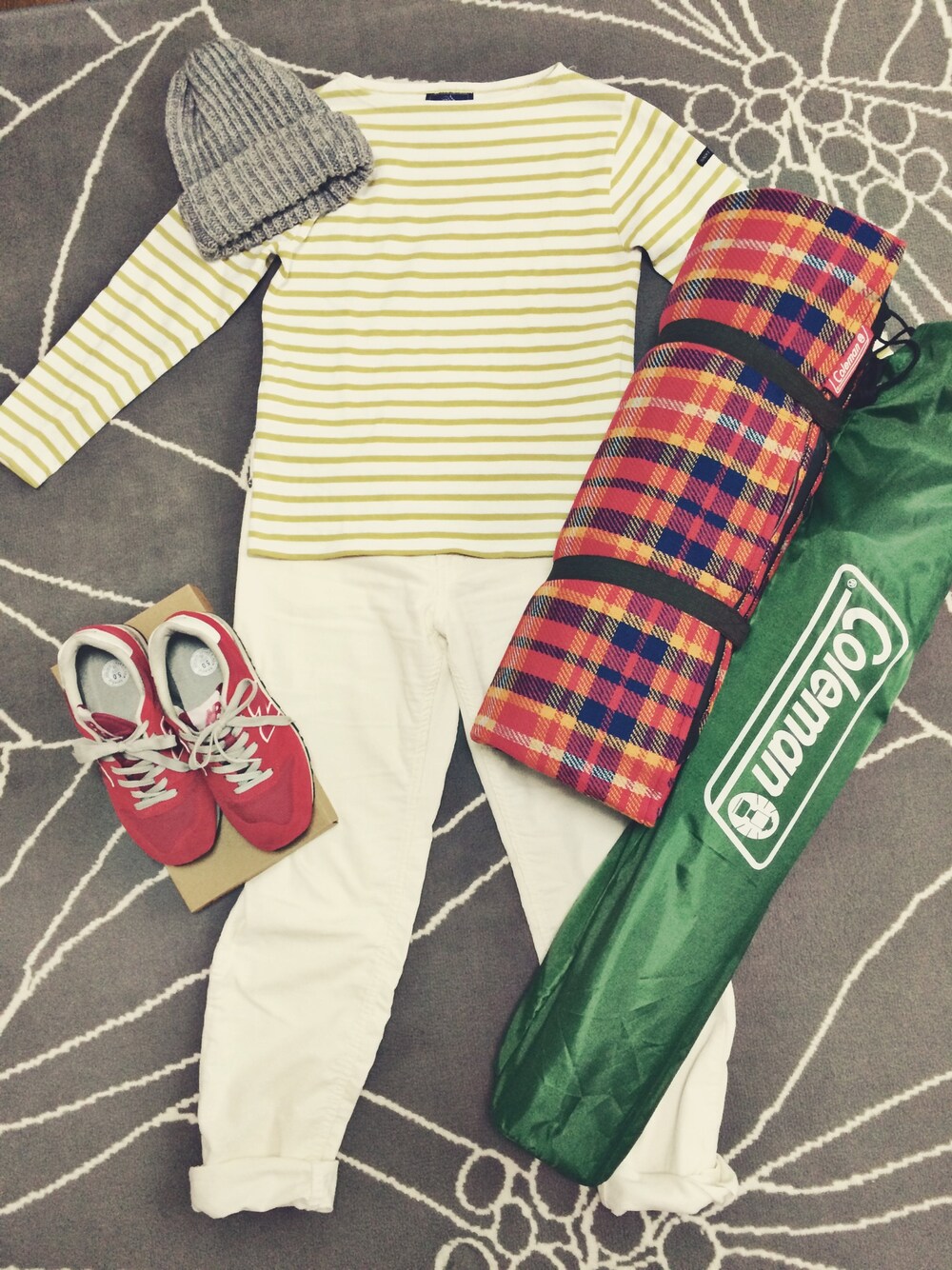 「ピクニック、春はまだですか？、saint james、ボーダー、コーデュロイパンツ、ニューバランス、赤いスニーカー」｜「SAINT JAMESのSAINTJAMES（セントジェームス） OUESSANT BOR TRI カットソー（Tシャツ/カットソー、ホワイト系）」を使った、chika   rrrさん（レディース・151cm）の春コーディネートの1枚目の写真
