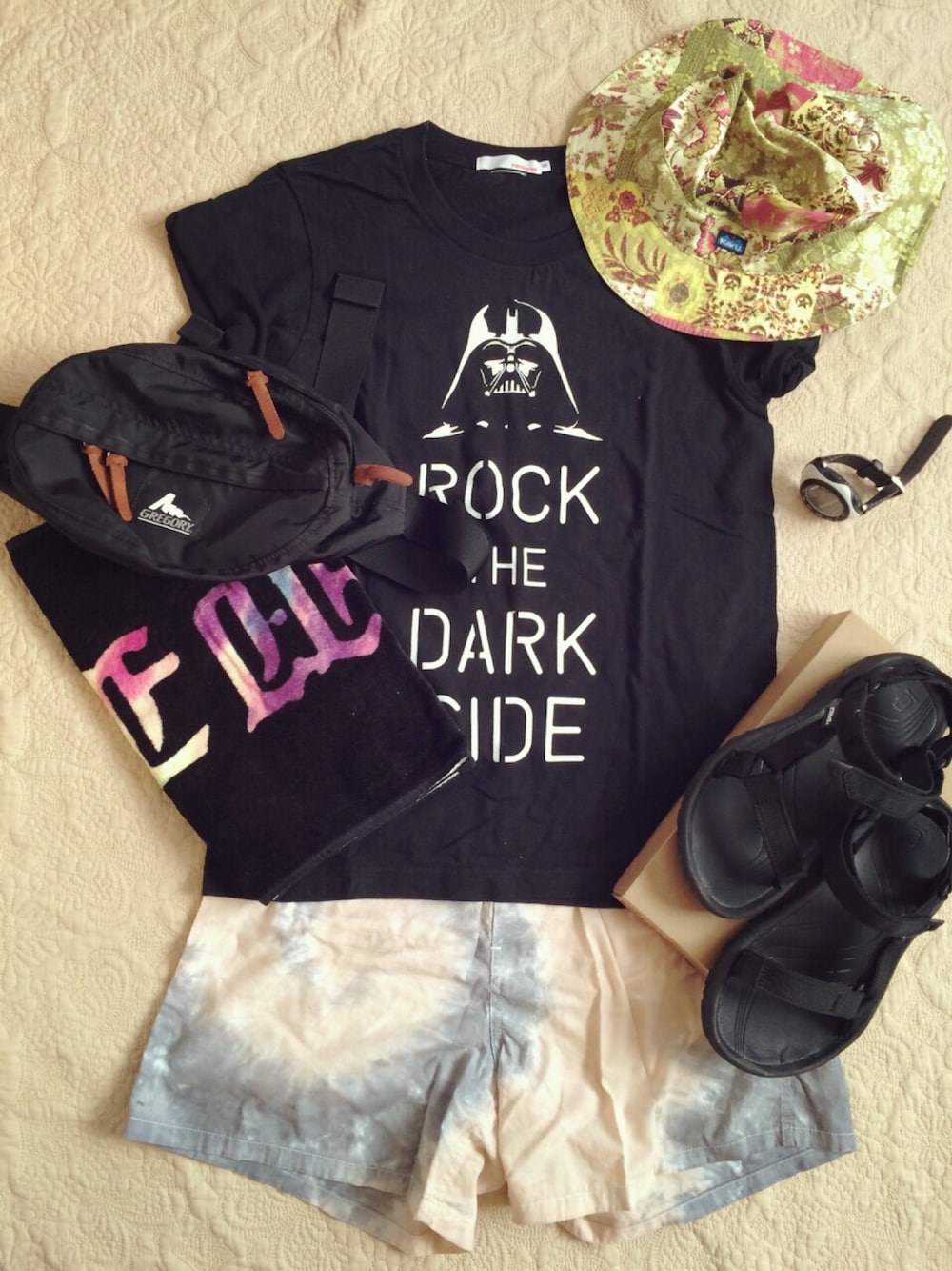 「フェススタイル、フェス、夏フェス、LIVE、暑いですね、ハーフパンツ、スポーツサンダル、黒、ダースベイダー、dark side」｜「TevaのHurricane XLT（サンダル、ブラック系）」を使った、chika   rrrさん（レディース・151cm）の夏コーディネートの1枚目の写真
