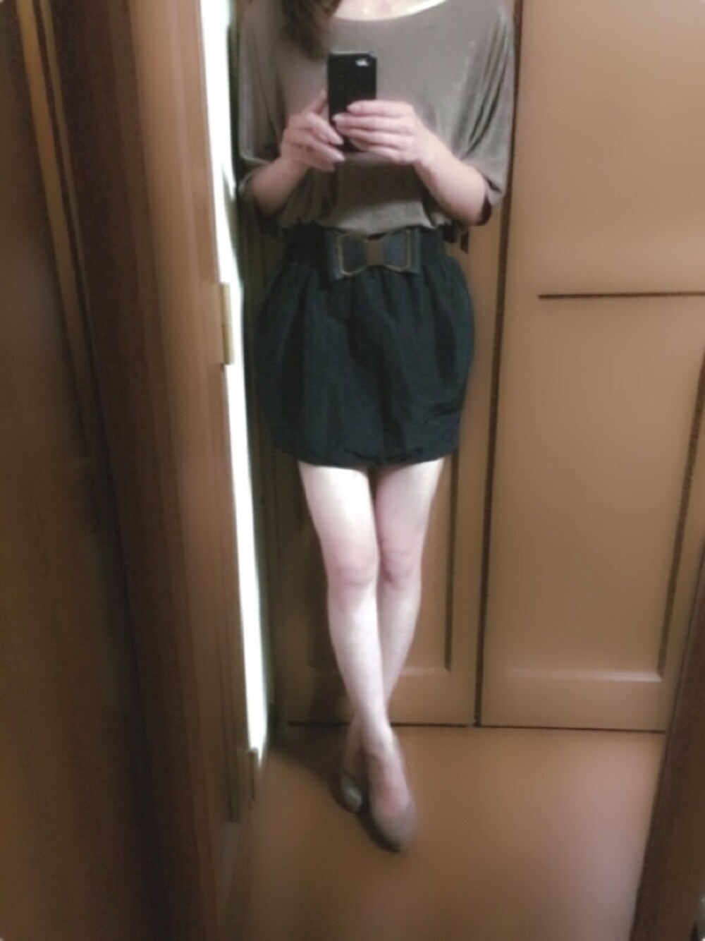 「ZARAのアイテム（シャツ/ブラウス、ベージュ系）」を使った、yucaさん（レディース・156cm）の秋コーディネートの1枚目の写真
