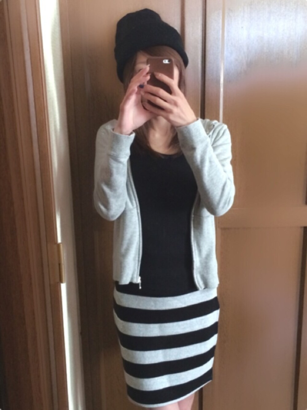 「GU、ボーダー」｜「MOUSSYのアイテム（パーカー、グレー系）」を使った、yucaさん（レディース・156cm）の秋コーディネートの1枚目の写真