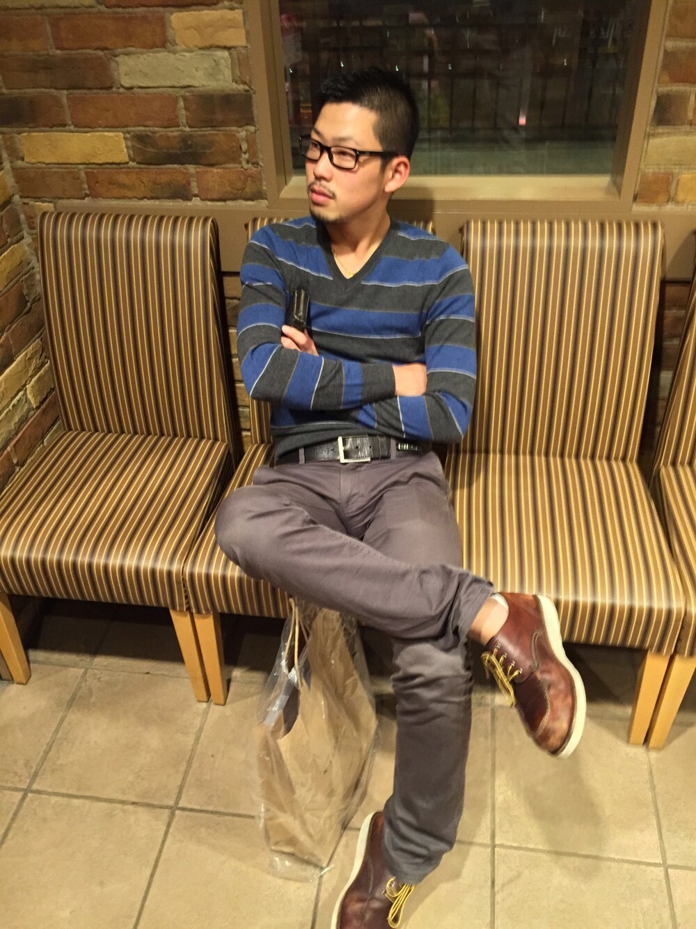 「Banana Republicのアイテム（ニット/セーター、ブルー系）」を使った、AOMIdesuさん（メンズ・170cm）の秋コーディネートの1枚目の写真