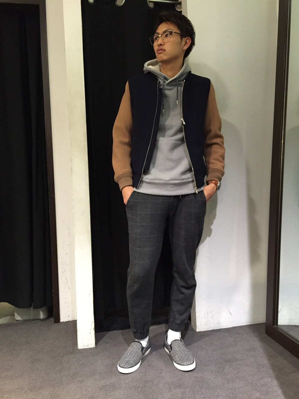 「MA-1、リブパンツ、パーカー、スリッポン」｜「ABAHOUSEのアイテム（スタジャン、ブラウン系）」を使った、AOMIdesuさん（メンズ・176cm）の秋コーディネートの1枚目の写真