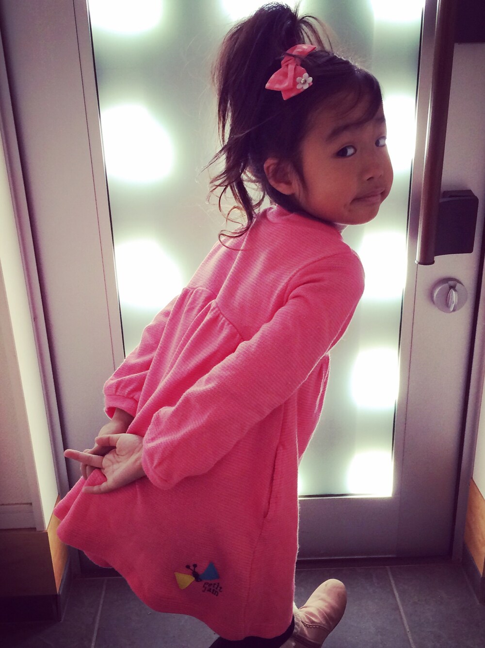 「ZOZOTOWN掲載」｜「Petit jamのネコのオフタートルショートワンピース（ワンピース、ブルー系）」を使った、Junoさん（キッズ・110cm）の冬コーディネートの1枚目の写真