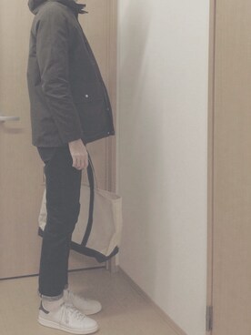 「ホワイトスニーカー」｜「アイテム（マウンテンパーカー）」を使った、twiggy**さん（メンズ・181cm）の冬コーディネート