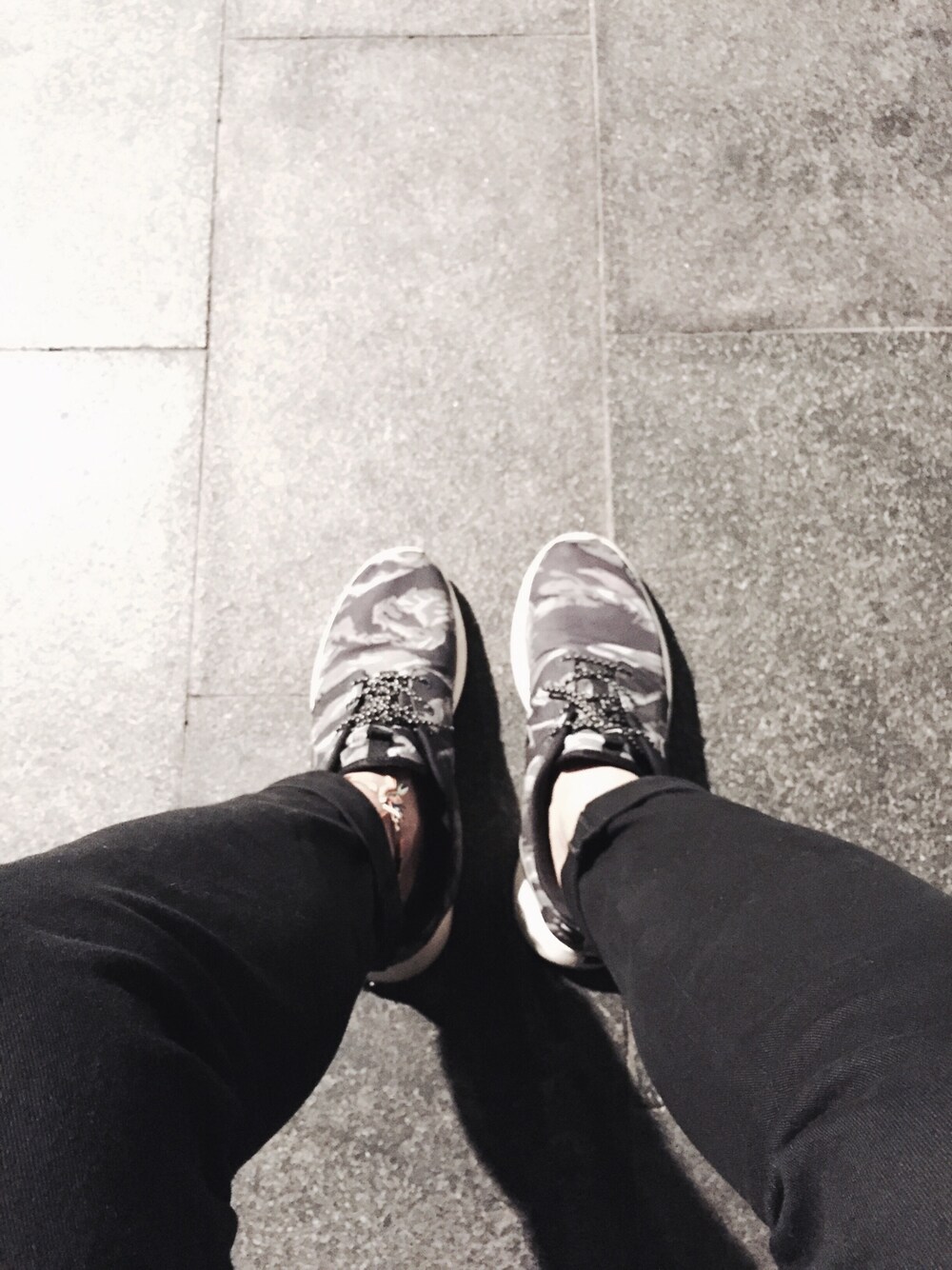 「hkboy、camouflage、ROSHERUN、NIKE」｜「NIKEのアイテム（スニーカー、その他）」を使った、xxćhøüćhūńk!tさん（メンズ・174cm）の秋コーディネートの1枚目の写真