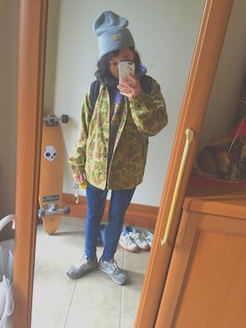 「Carhartt（カーハート）のAcrylic Watch Hat（ニットキャップ/ビーニー、グレー系）」を使った、MIKIさん（レディース・153cm）の冬コーディネート