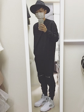 「DRKSHDW by RICK OWENS（ダークシャドウ バイ リックオウエンス）のアイテム（スウェット）」を使った、Tomo SOMAさん（メンズ・170cm）の冬コーディネート